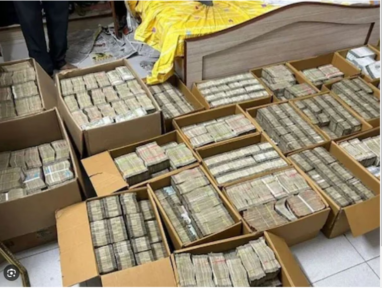 Photo of बेंगलुरु में पूर्व पार्षद के फ्लैट पर IT की रेड, जानिए पूरा मामला