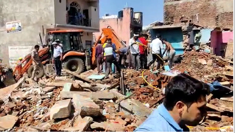 Photo of मेरठ में पटाखा फैक्टरी में बड़ा धमाका से कई घायल और चार की मौत