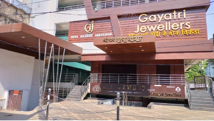 Photo of गोरखपुर और वाराणसी में IT का छापा पड़ा ज्वेलर्स की दुकानों पर