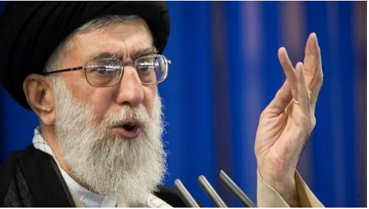 Photo of ईरान के सर्वोच्च नेता खामेनेई ने चेतावनी दी की दुनिया के मुस्लिमों को कोई रोक नहीं सकता