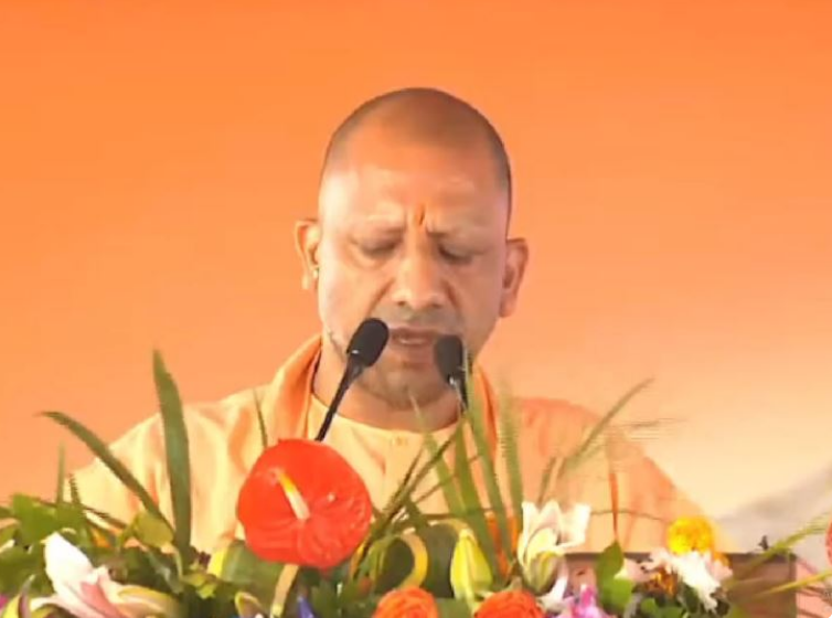 Photo of सीएम योगी महिला सम्मेलन में बोले ,आप अब यूपी को बदलते हुए देख रहे हैं