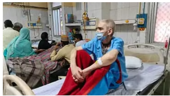 Photo of माइकल मोक्ष के लिए फ्रांस से काशी आए,मुमुक्ष भवन में नहीं मिली जगह…