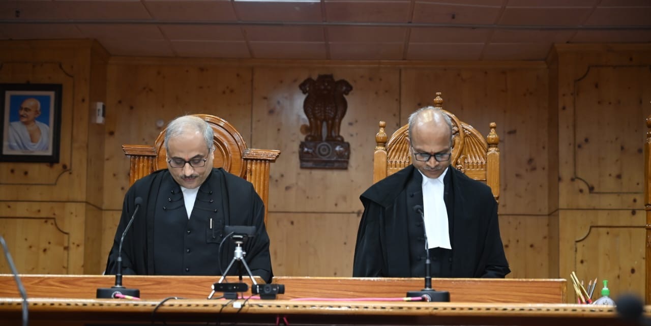 Photo of अतिरिक्त न्यायाधीश के रूप में न्यायाधिपति रविन्द्र कुमार अग्रवाल ने आज ली शपथ