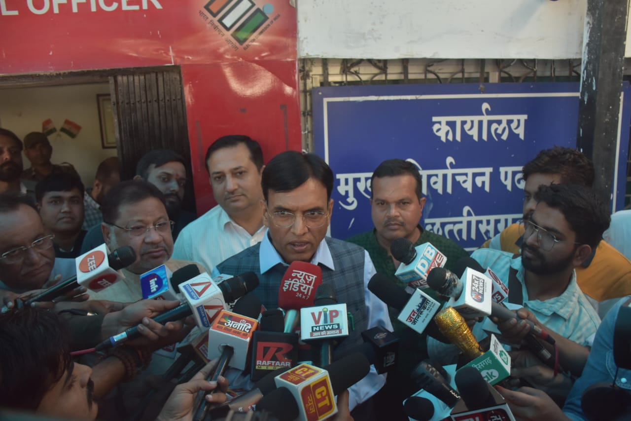 Photo of भाजपा ने अधिकारियों पर कांग्रेस के दबाब में काम करने की चुनाव आयोग से की शिकायत