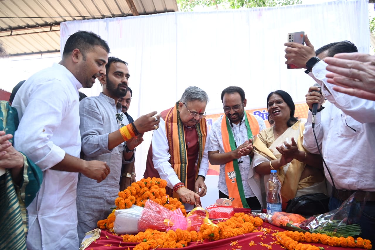 Photo of रमन ने मूक बाधिर शाला में बच्चों के बीच मनाया जन्मदिन