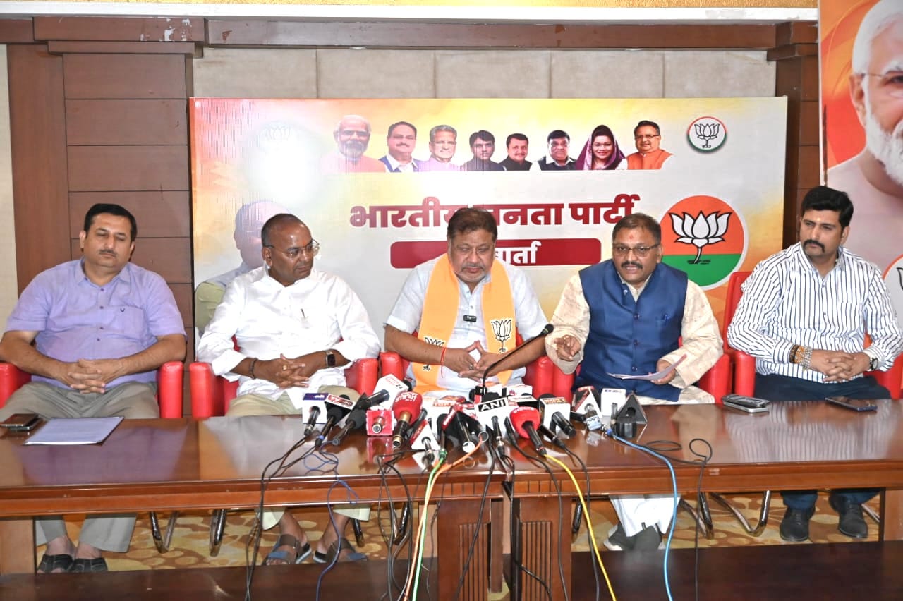 Photo of भाजपा की छत्तीसगढ़ के पुलिस महानिदेशक को हटाने की मांग