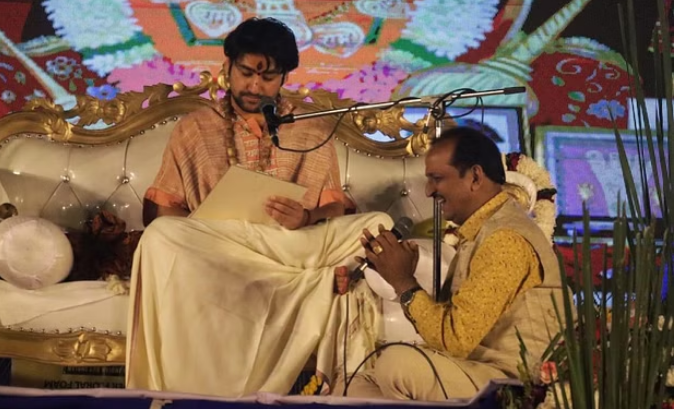 Photo of देहरादून में बाबा का चमत्कार: धीरेंद्र शास्त्री ने अचानक भीड़ में खड़े व्यक्ति को बुलाया,पढिये पूरी ख़बर