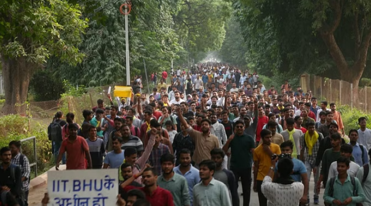 Photo of आईआईटी बीएचयू का मामला: सड़क पर उतरे 3000 छात्र व शिक्षक,पढिये पूरी ख़बर