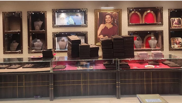 Photo of देहरादून: त्योहारी सीजन में 13 साल पहले भी हुई थी बड़ी डकैती, जानिए पूरा मामला