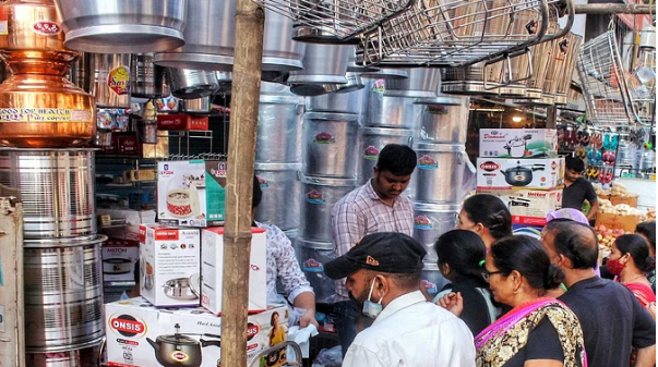 Photo of धनतेरस: बाजार हुआ खरीदारी के लिए सज-धजकर तैयार