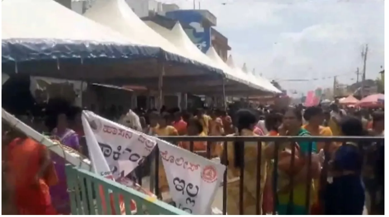 Photo of कर्नाटक:  हसनम्बा मंदिर में बिजली का तार टूटने से लगा कुछ लोगों को करंट