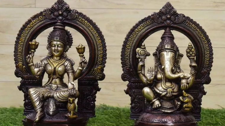Photo of दिवाली 2023: तांबे के लक्ष्मी-गणेश की मूर्ती को किस तरह करे साफ, पढ़े पूरी ख़बर