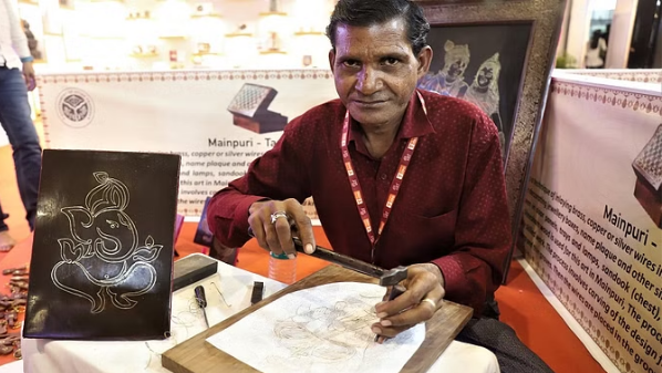 Photo of दिल्ली: मैनपुरी की तारकशी कला को मेले में मिली पहचान, जानिए कैसे