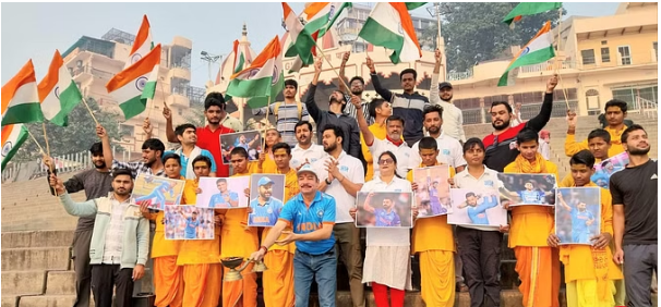 Photo of टीम इंडिया की जीत के लिए खिलाड़ियों की तस्वीर के साथ मां गंगा की आरती, पढ़िये पूरी ख़बर