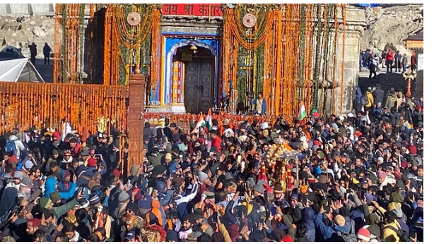 Photo of चारधाम यात्रा 2023: यात्रा के इतिहास में बना रिकॉर्ड, 56 लाख से अधिक श्रद्धालुओं ने किए दर्शन; पढ़े पूरी ख़बर