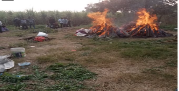 Photo of मेरठ: पुलिस की मौजूदगी में मवी में एक साथ जलीं पति-पत्नी की चिताएं, पढ़िये पूरा मामला