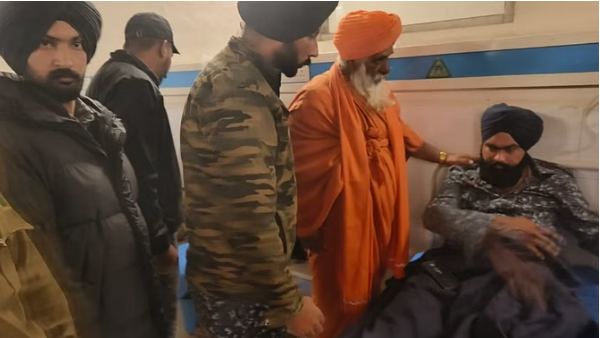 Photo of पंजाब: सुल्तानपुर लोधी में निहंगों और पुलिस के बीच फायरिंग, पढ़े पूरा मामला