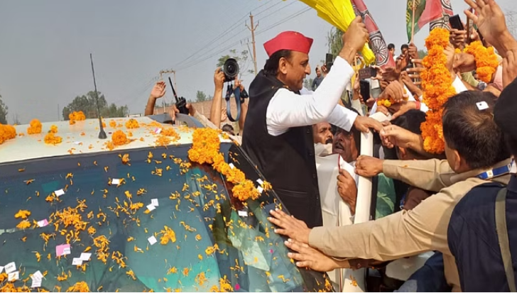 Photo of उत्तर प्रदेश: देवबंद पहुंचे अखिलेश यादव, कार्यकर्ताओं ने गर्मजोशी से किया स्वागत