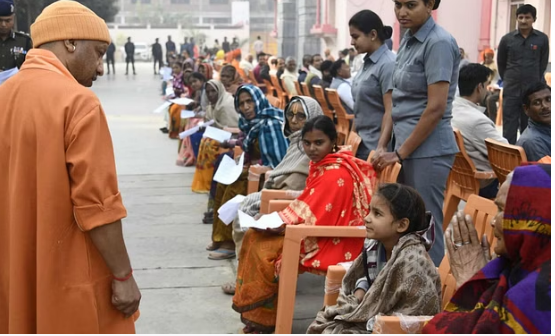 Photo of जनता दर्शन: सीएम योगी बोले- हर जरूरतमंद को इलाज के लिए मिलेगी भरपूर मदद…