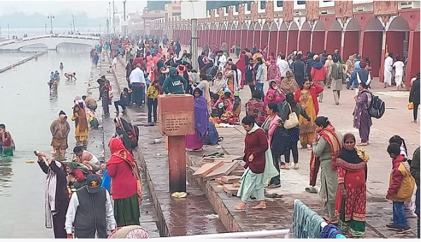 Photo of कार्तिक पूर्णिमा 2023: कुरुक्षेत्र के ब्रह्मसरोवर में श्रद्धालुओं ने लगाई आस्था की डुबकी