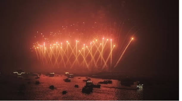 Photo of देव दीवाली: घर की ड्योढ़ी से बाबा की चौखट तक जले दीप…