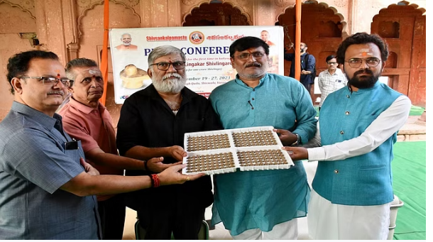 Photo of जहां सांप करते हैं विचरण, उस मिट्टी से बने हैं एक करोड़ पार्थिव शिवलिंग…