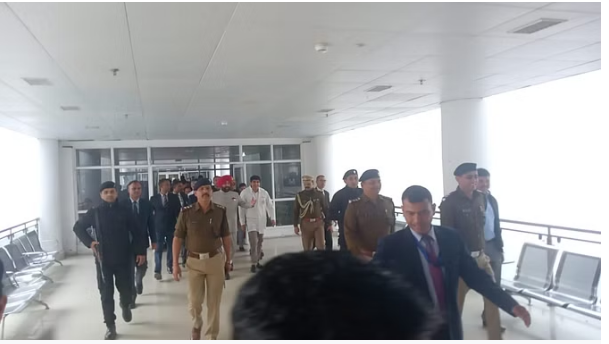 Photo of उत्तरकाशी टनल रेस्क्यू: एम्स में भर्ती मजदूरों का हालचाल जानने पहुंचे राज्यपाल ले.ज. गुरमीत सिंह…