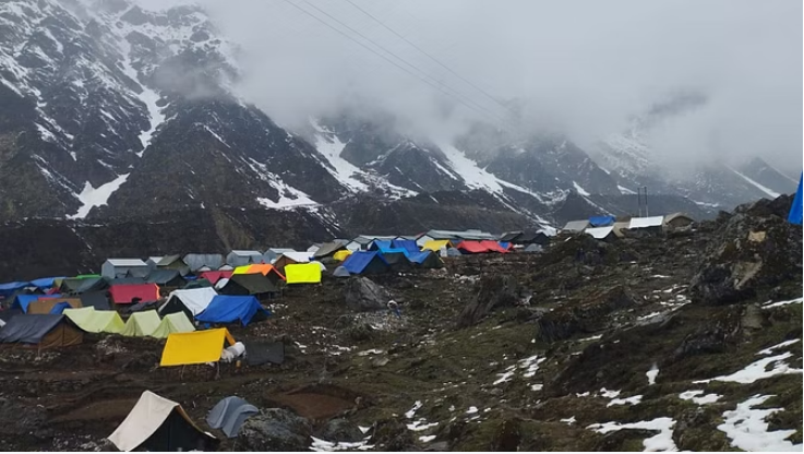 Photo of उत्तराखंड : ऊंचाई वाले इलाकों में बारिश-बर्फबारी के आसार