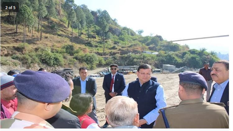 Photo of सीएम धामी पहुंचे हालात का जायजा लेने ग्राउंड जीरो पर…..