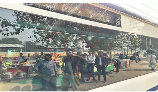 Photo of देहरादून से आनंद विहार जा रही वंदे भारत पर पथराव,वेस्ट यूपी में यह तीसरी घटना…