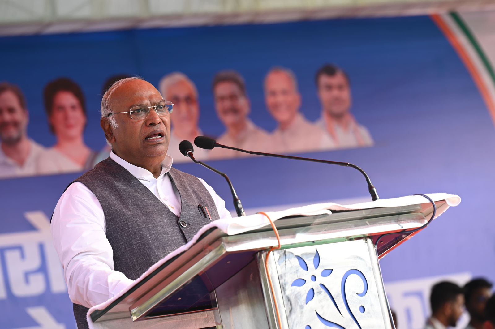 Photo of मोदी,भाजपा और आरएसएस गरीबों और वंचितों के हक को करना चाहते हैं खत्म – खड़गे