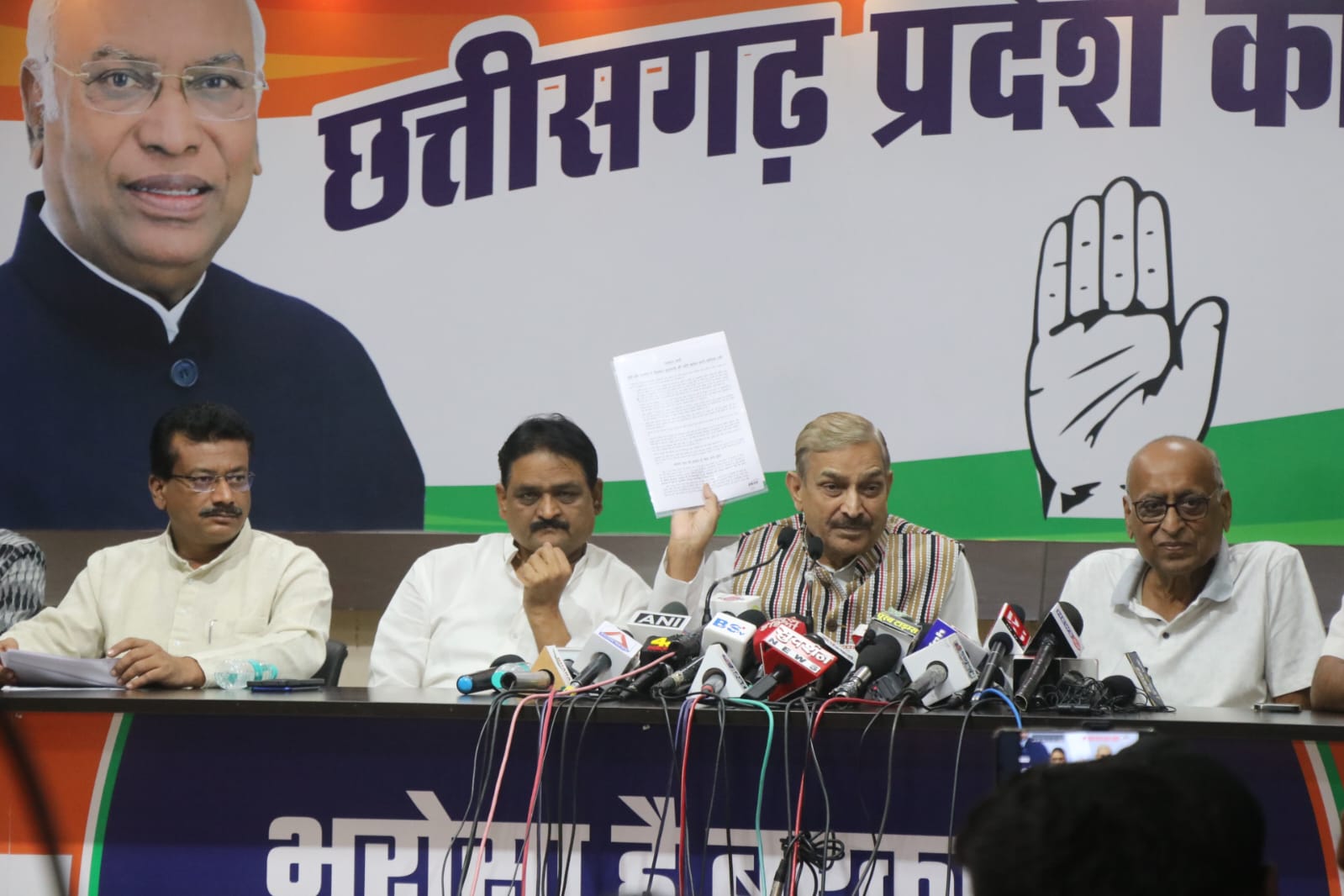 Photo of ईडी और भाजपा ने मिलकर मुख्यमंत्री की छवि खराब करने की साजिश रची- तिवारी