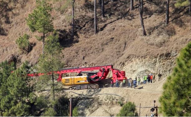 Photo of उत्तरकाशी टनल रेस्क्यू: जिंदगी के लिए जद्दोजहद…नए सिरे से करनी होगी 82 मीटर वर्टिकल ड्रिलिंग