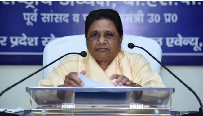 Photo of मायावती की वरिष्ठ पदाधिकारियों व जिला अध्यक्षों के साथ बैठक शुरू