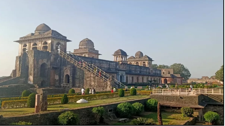 Photo of इतिहास और प्रकृति प्रेमियों के लिए बहुत ही खास है मांडू…