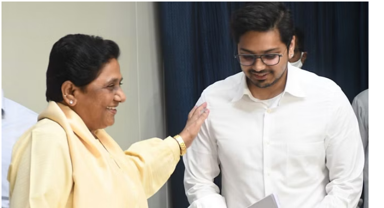 Photo of मायावती ने घोषित किया अपना उत्तराधिकारी, आकाश आनंद को सौंपी विरासत…