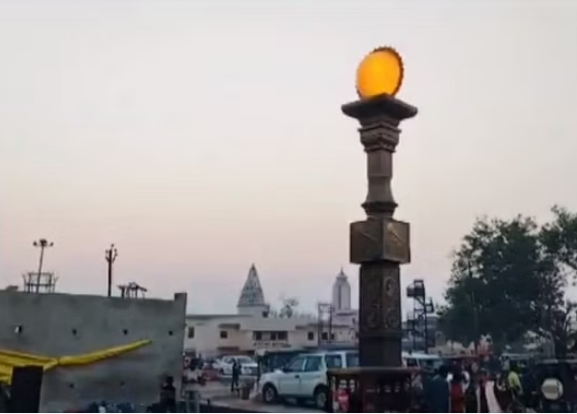 Photo of अयोध्या: धर्म पथ पर लगाए जा रहे सूर्य स्तम्भ, भगवान श्रीराम के सूर्यवंशी होने का होगा प्रतीक!