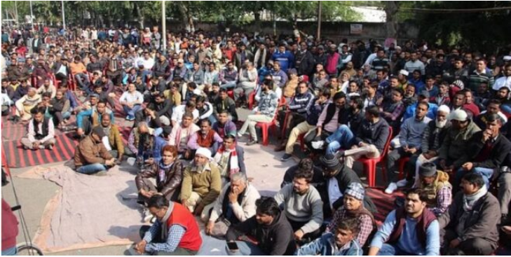 Photo of अलीगढ़: विभागों पर लटके ताले, छह हजार कर्मचारी रहे हड़ताल पर