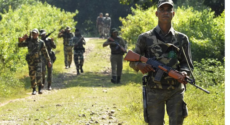 Photo of बीजापुर में मुठभेड़, जवानों ने नक्सली कैंप किया ध्वस्त; पढ़िये पूरी ख़बर