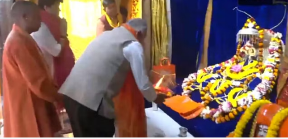 Photo of अयोध्या: सीएम योगी व कैबिनेट मंत्री सिंधिया ने रामलला के किए दर्शन