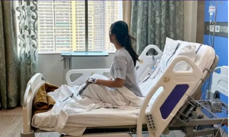 Photo of हिना खान हुईं अस्पताल में भर्ती, तेज बुखार के चलते तड़प रहीं अभिनेत्री…