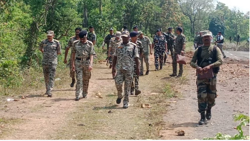 Photo of नक्सलियों ने पुलिस पार्टी पर किया हमला, पढ़िये पूरी ख़बर