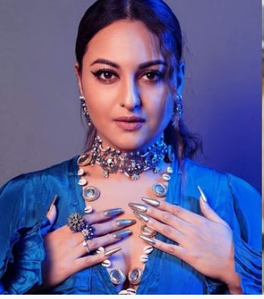 Photo of अभिनेत्री सोनाक्षी के सलाहकार समेत चार के खिलाफ गिरफ्तारी वारंट