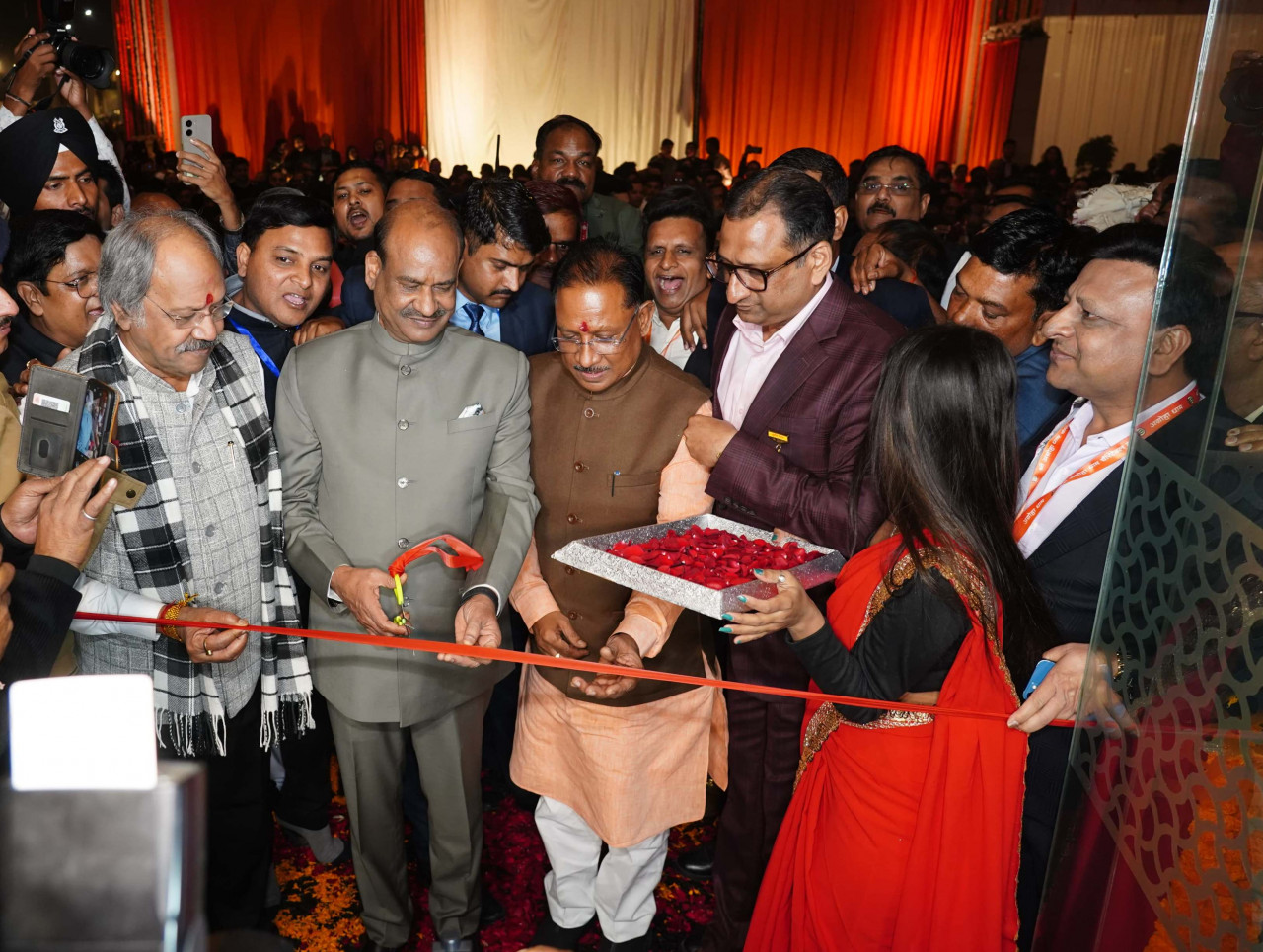 Photo of लोकसभा अध्यक्ष बिरला और मुख्यमंत्री साय ने अग्रोहा धाम का किया लोकार्पण