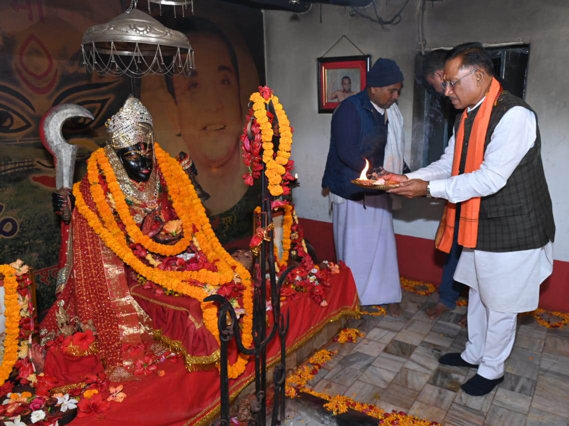 Photo of सोगड़ा आश्रम पहुंचकर साय ने मां काली की पूजा-अर्चना की