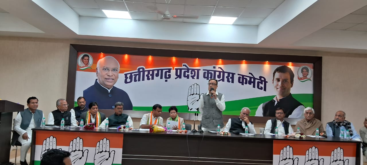 Photo of छत्तीसगढ़ में कांग्रेस विधायक दल के नेता चुनने का अधिकार खड़गे को