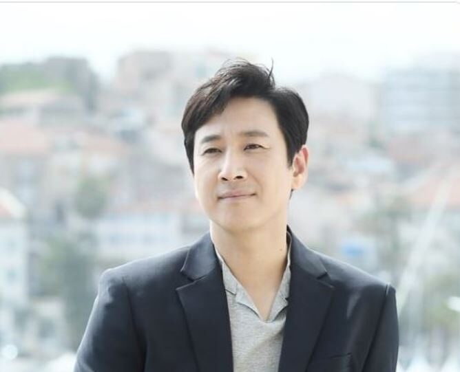 Photo of Parasite स्टार Lee Sun Kyun की मौत, कार में मिली लाश