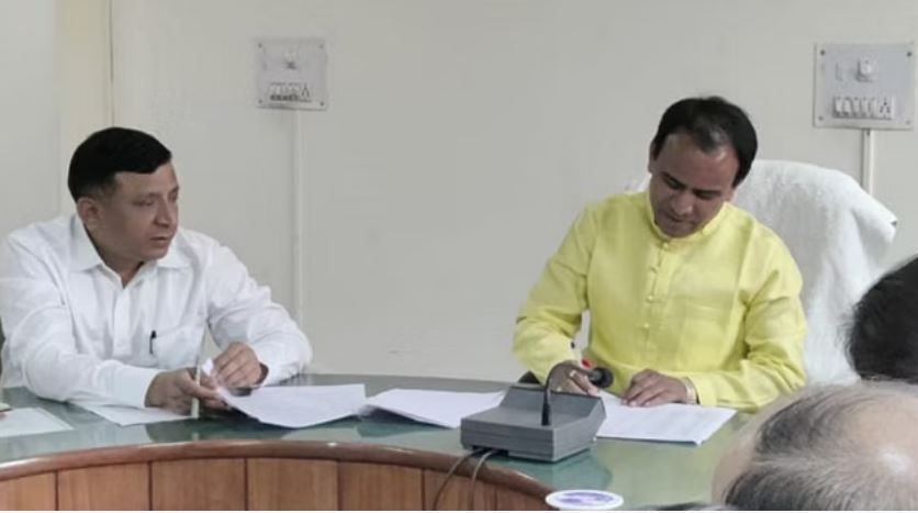 Photo of देहरादून: प्रदेश के स्कूल-कॉलेजों में की जाएगी बुक बैंक की स्थापना