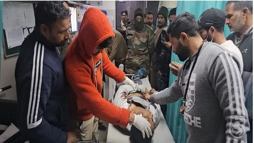 Photo of रुड़की : पेट्रोल पंप मालिक के घर में घुसे तीन बदमाश, गोली मारकर हत्या