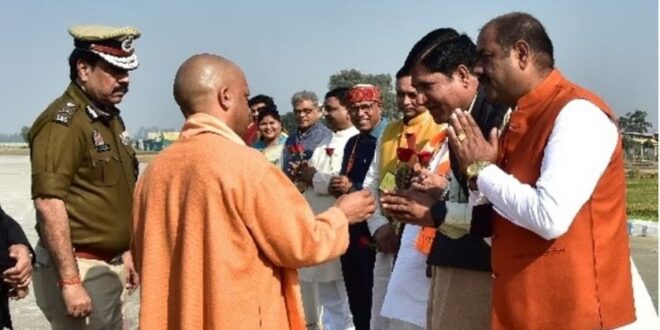 Photo of मुख्यमंत्री योगी आदित्यनाथ ने भाजपा नेताओं से जाना जिले का हाल